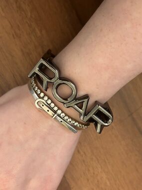 “Roar” Gunmetal Silver Letter Spell Out Chunky Word / Writing Bracelet